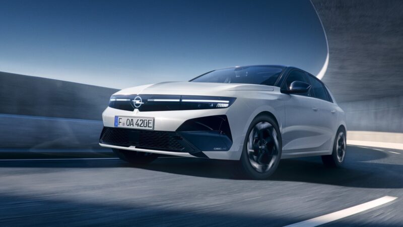 Opel Astra GSE Line: al Salone di Parigi il nuovo allestimento dallo stile GSE - foto 2